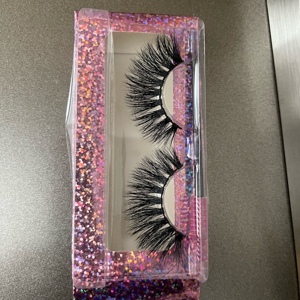 Strip lashes - Picture 3 of 12